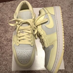 EUC Nike Jordan 1 Low.